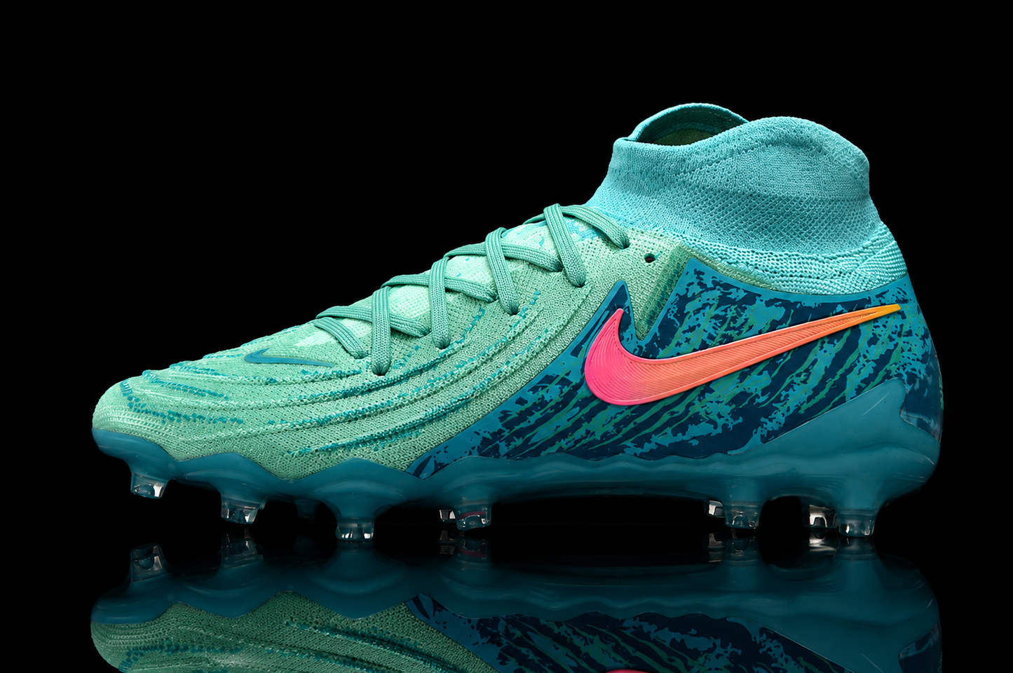 Phantom Gx Luna 2 LV8 Elite Artificial Grass