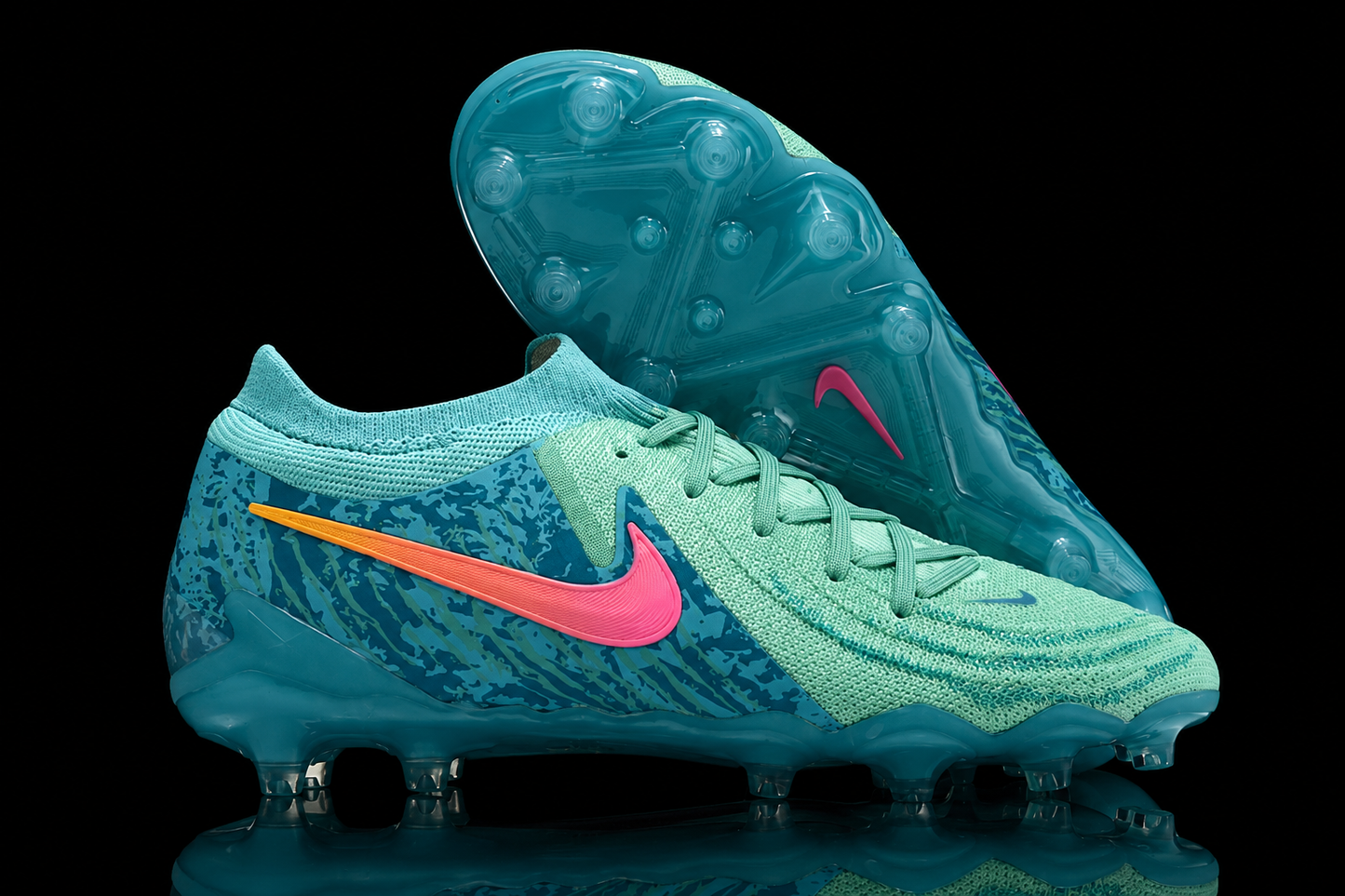 Phantom Gx Luna 2 LV8 Elite Artificial Grass
